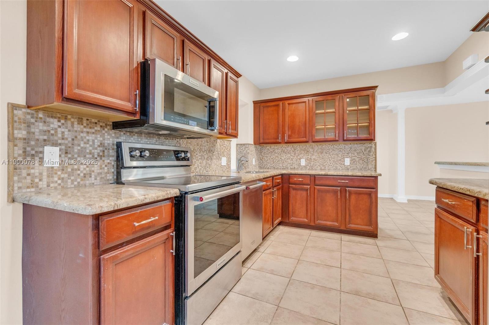 HOLLYWOOD LAKES SECTION - Residential