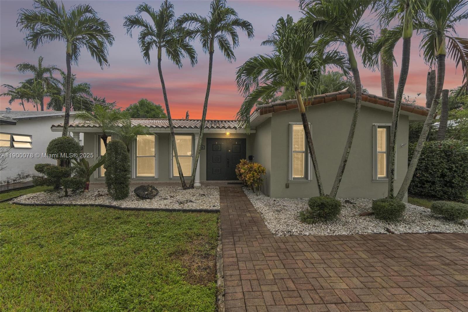 HOLLYWOOD LAKES SECTION - Residential