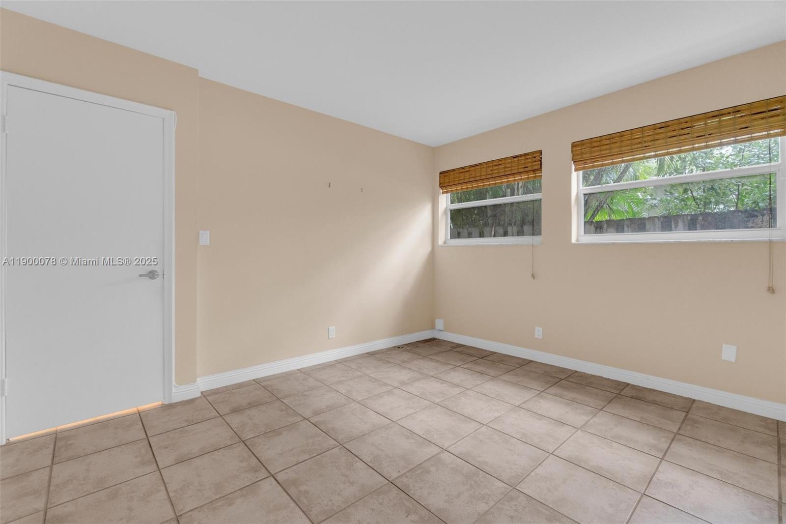 HOLLYWOOD LAKES SECTION - Residential