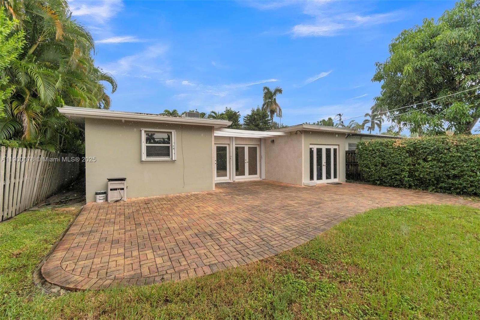HOLLYWOOD LAKES SECTION - Residential