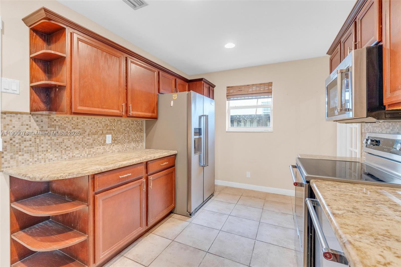 HOLLYWOOD LAKES SECTION - Residential