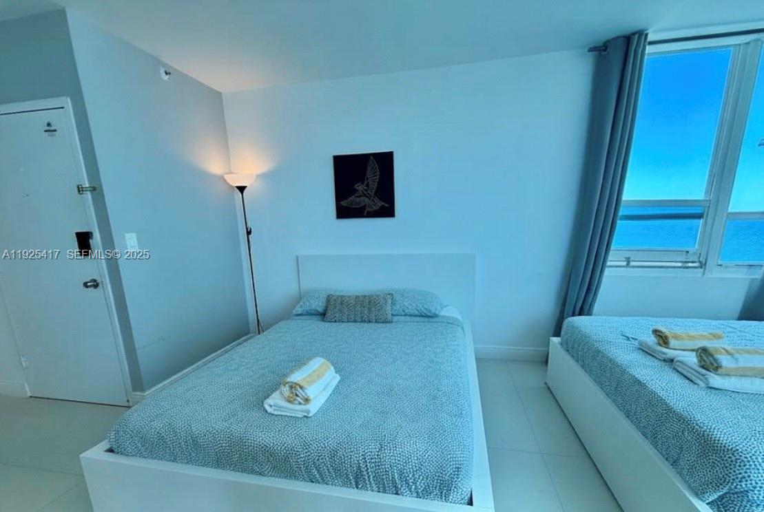 5445 Collins Ave 1504