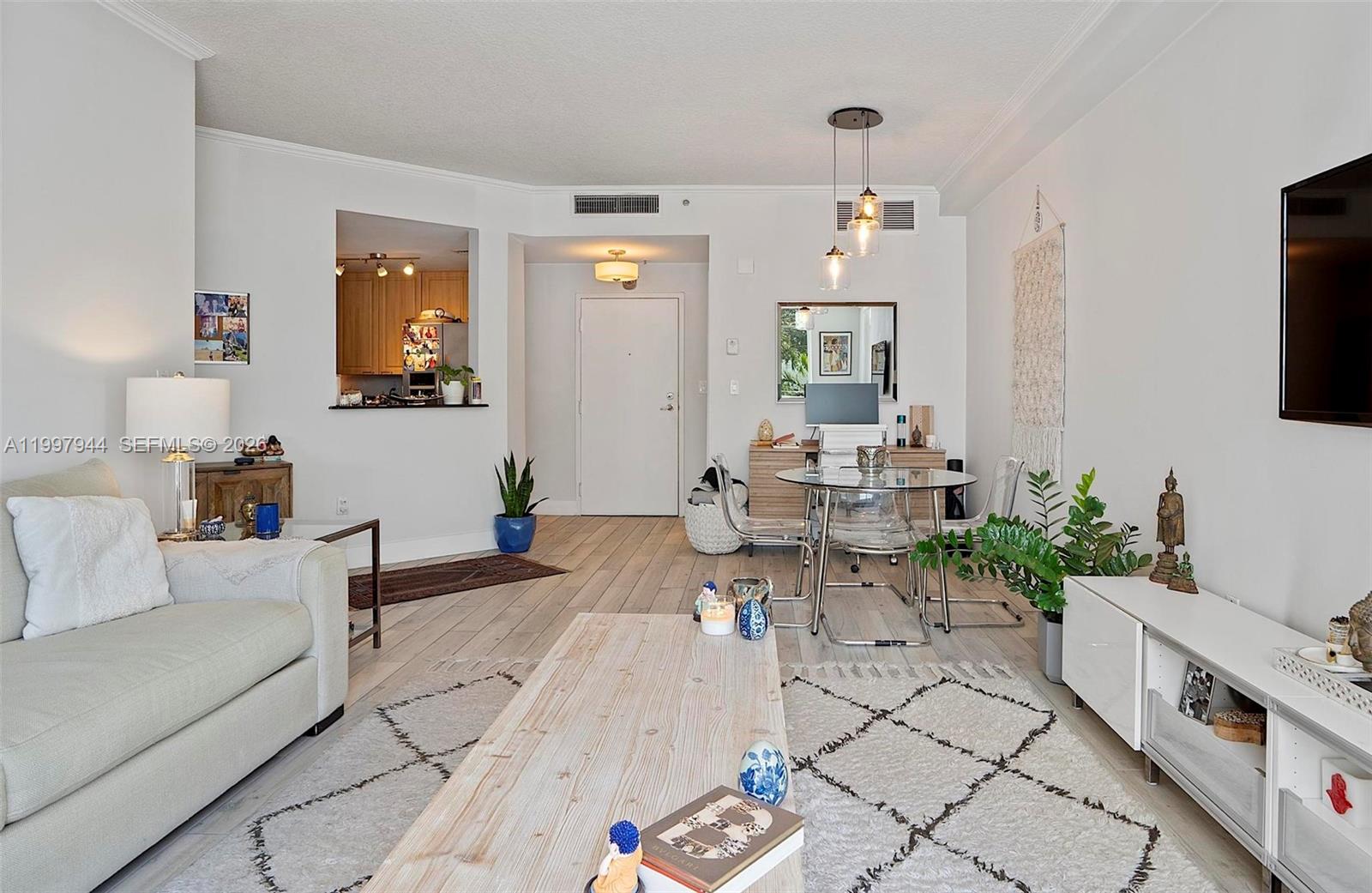 THE VISTAS CONDO - Residential Lease