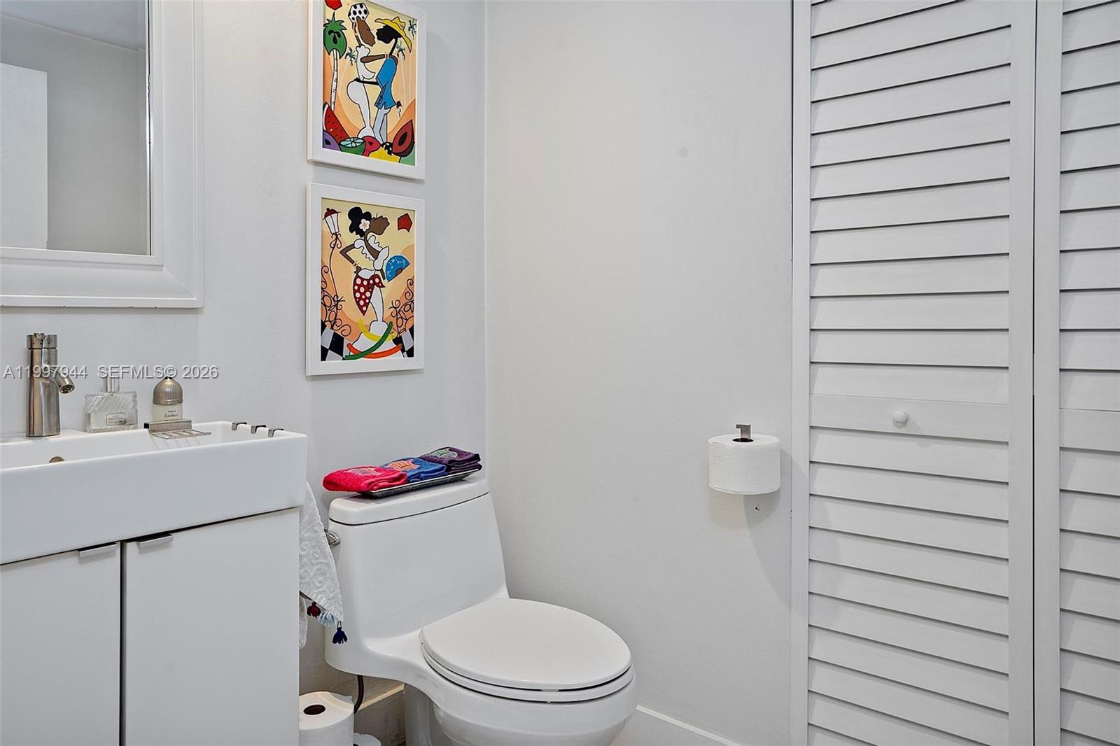 THE VISTAS CONDO - Residential Lease