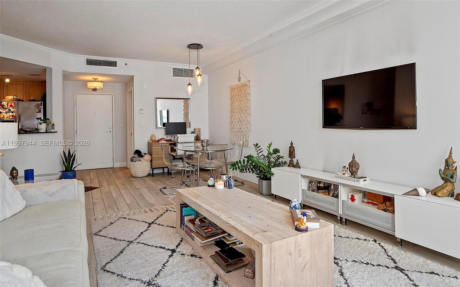 THE VISTAS CONDO - Residential Lease