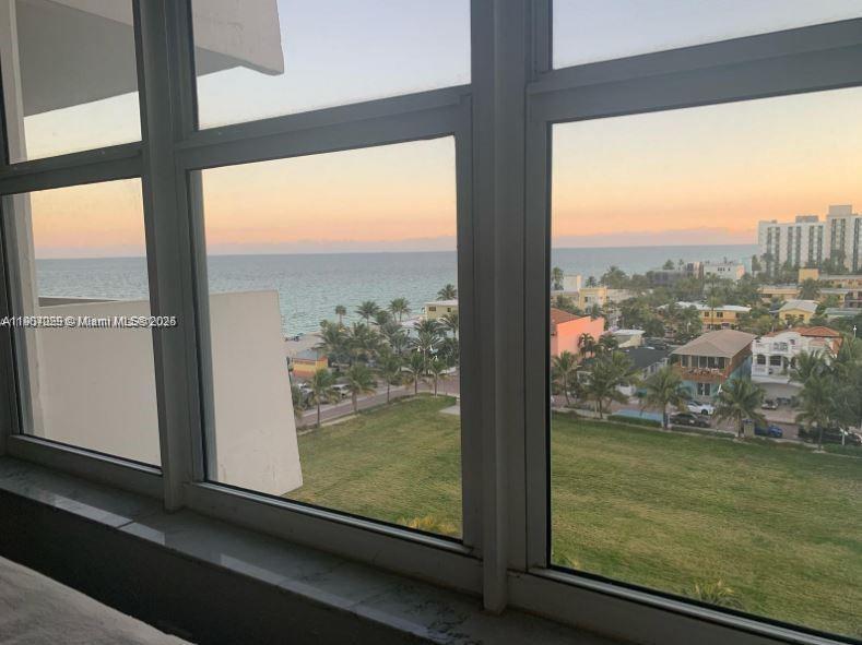 HOLLYWOOD TOWERS CONDO - Residential Lease