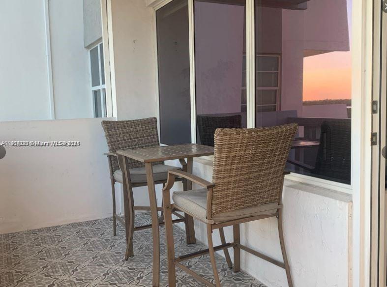 HOLLYWOOD TOWERS CONDO - Residential Lease