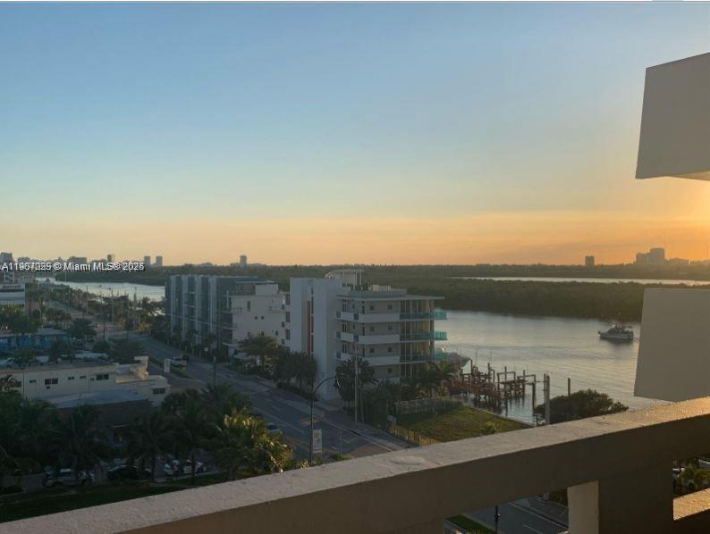 HOLLYWOOD TOWERS CONDO - Residential Lease