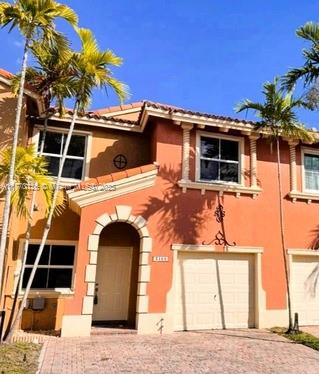 Beautiful Townhouse for rent in Venetian Isles, Kendall. With 3 bedrooms and 2 and a half bathrooms, this townhouse offers ample spaces, natural light,t, and 24-hour security in a gated community.