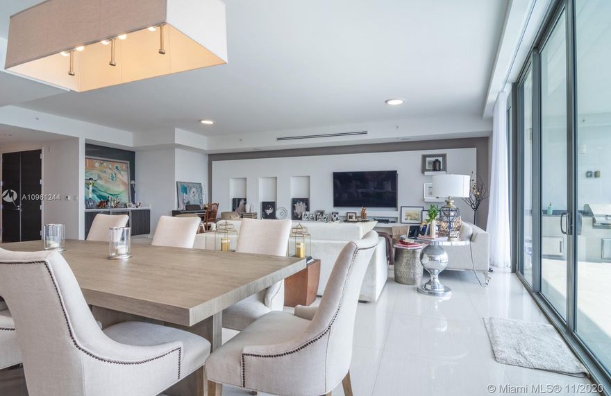 Exclusive building in Aventura. 4 bedrooms + 5.5 bathrooms and additional services suite. Two private elevators direct to foyer. The unit is in one the best lines in the building. Smart home Technology, Oversize balcony with summer BBQ, Gourmet Kitchen with Sub-Zero, Wolf appliances, 24 hours valet, Fitness-center with Yoga room, bikes, services car. Close to the best mall in Miami and restaurants and beaches.