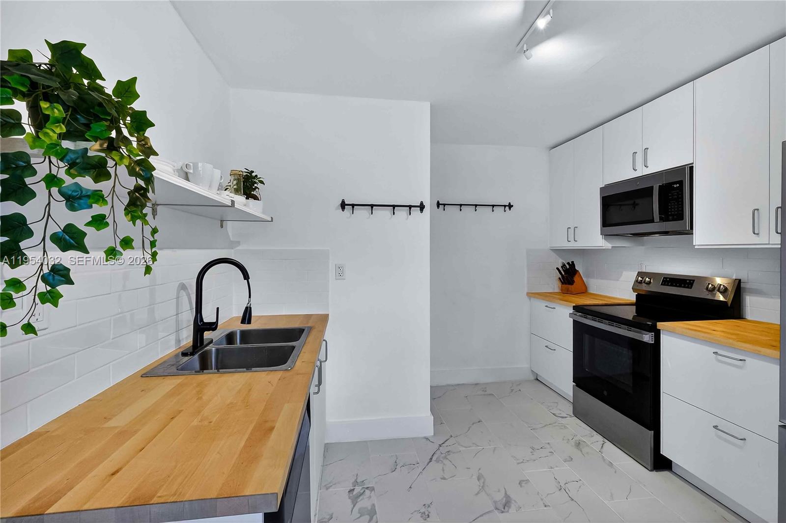 SILVER BLUFF EST SEC C - Residential