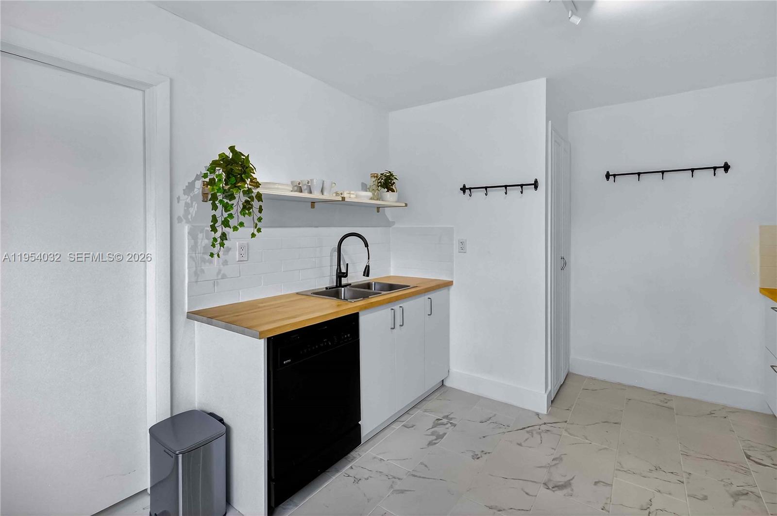 SILVER BLUFF EST SEC C - Residential