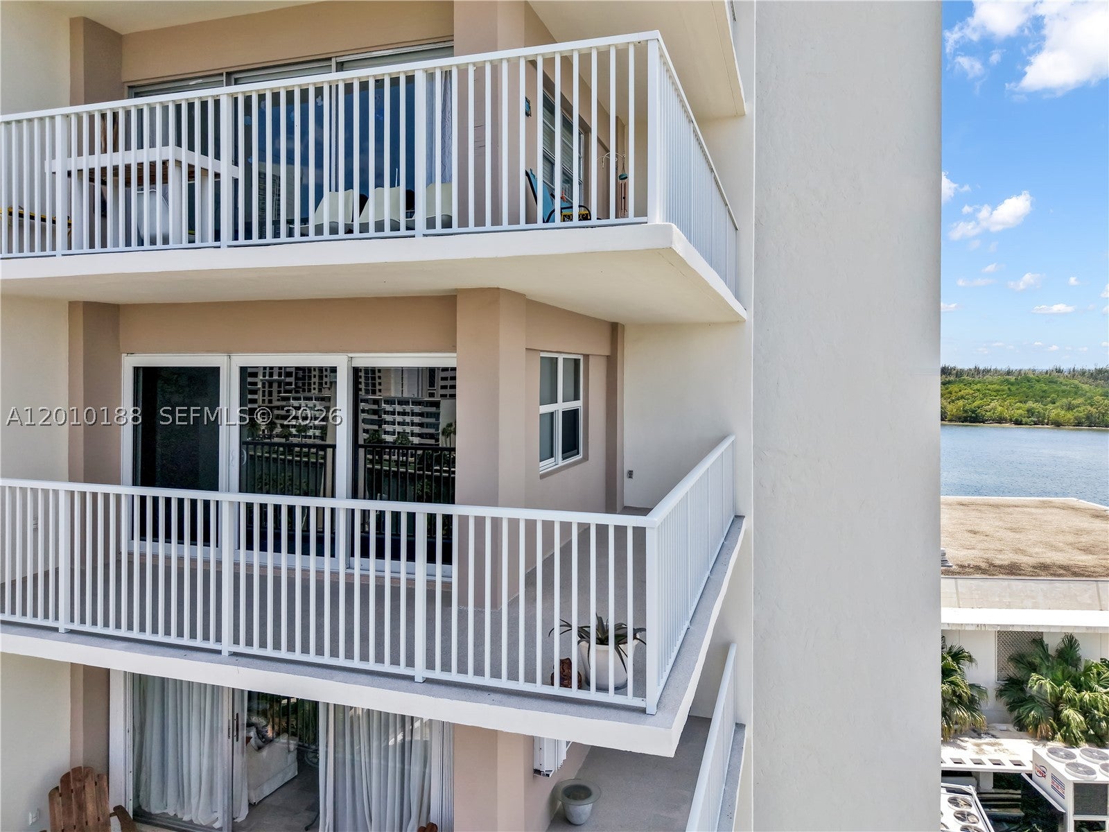 300 Bayview Dr 605