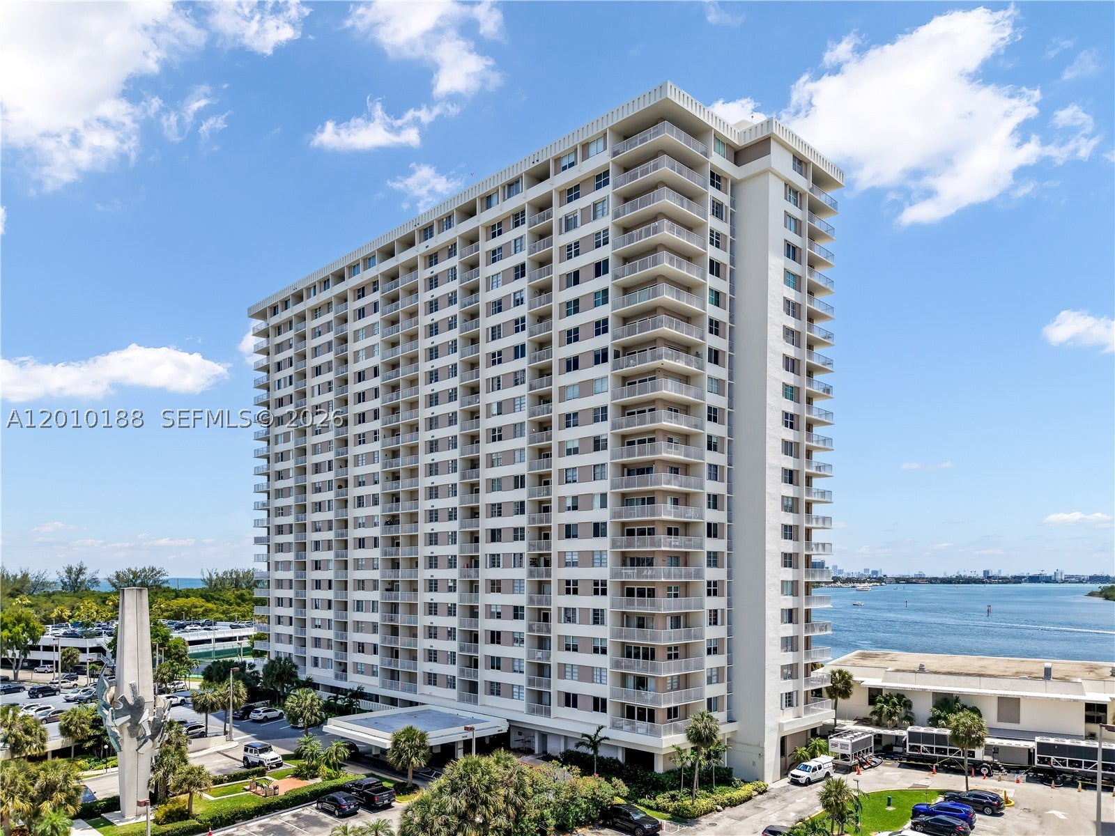 300 Bayview Dr 605