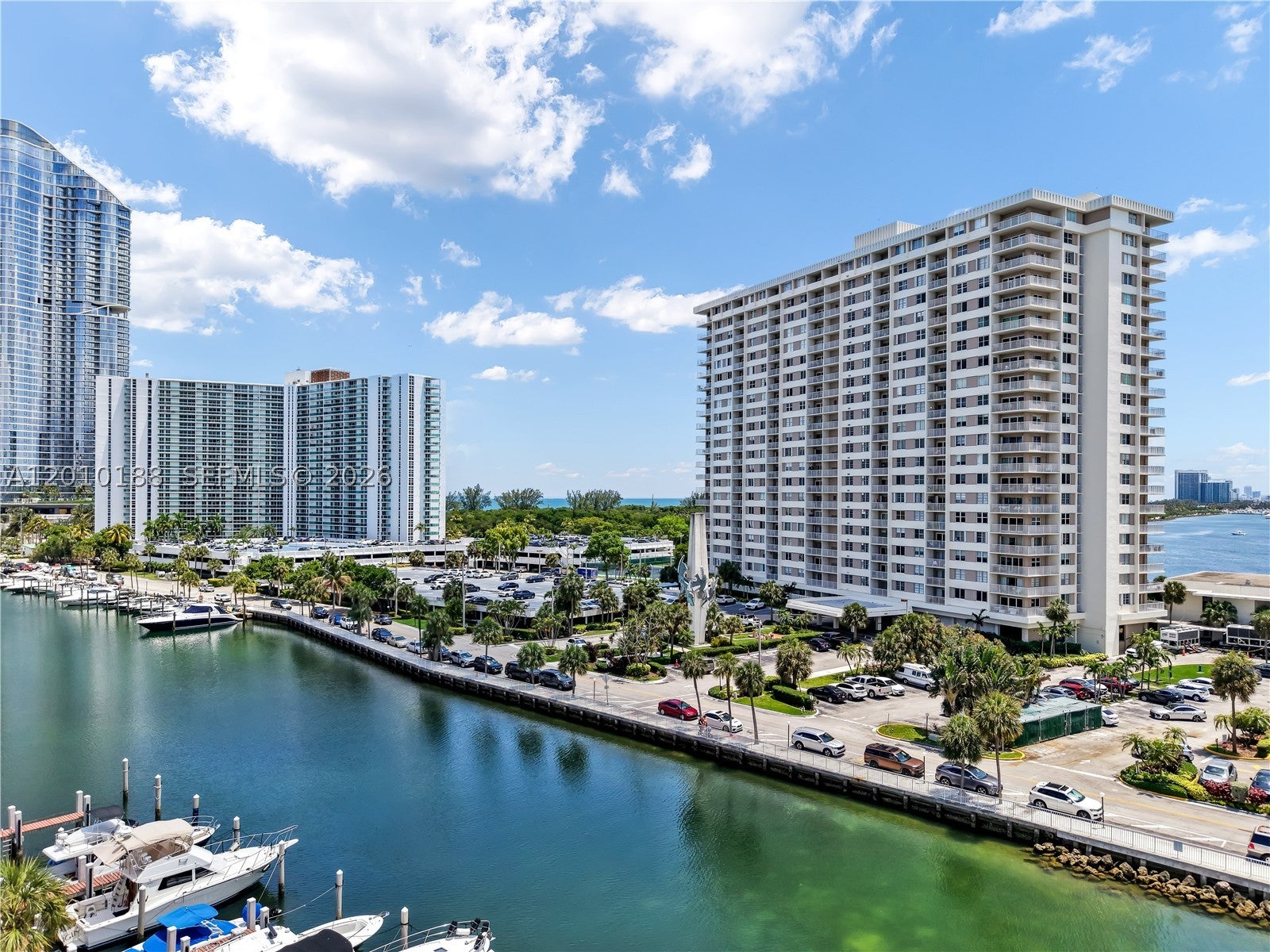 300 Bayview Dr 605