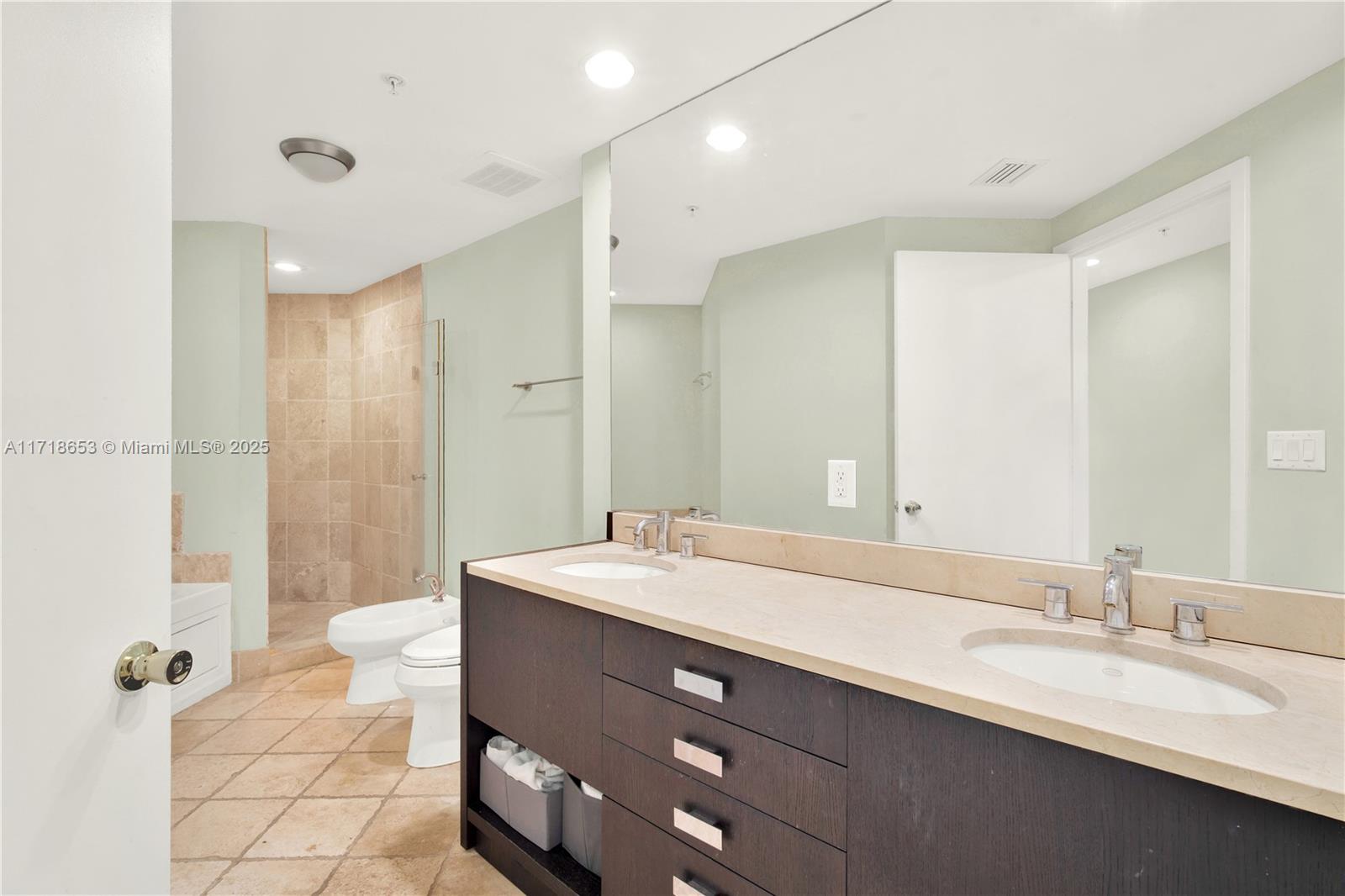 TRUMP ROYALE CONDO - Residential