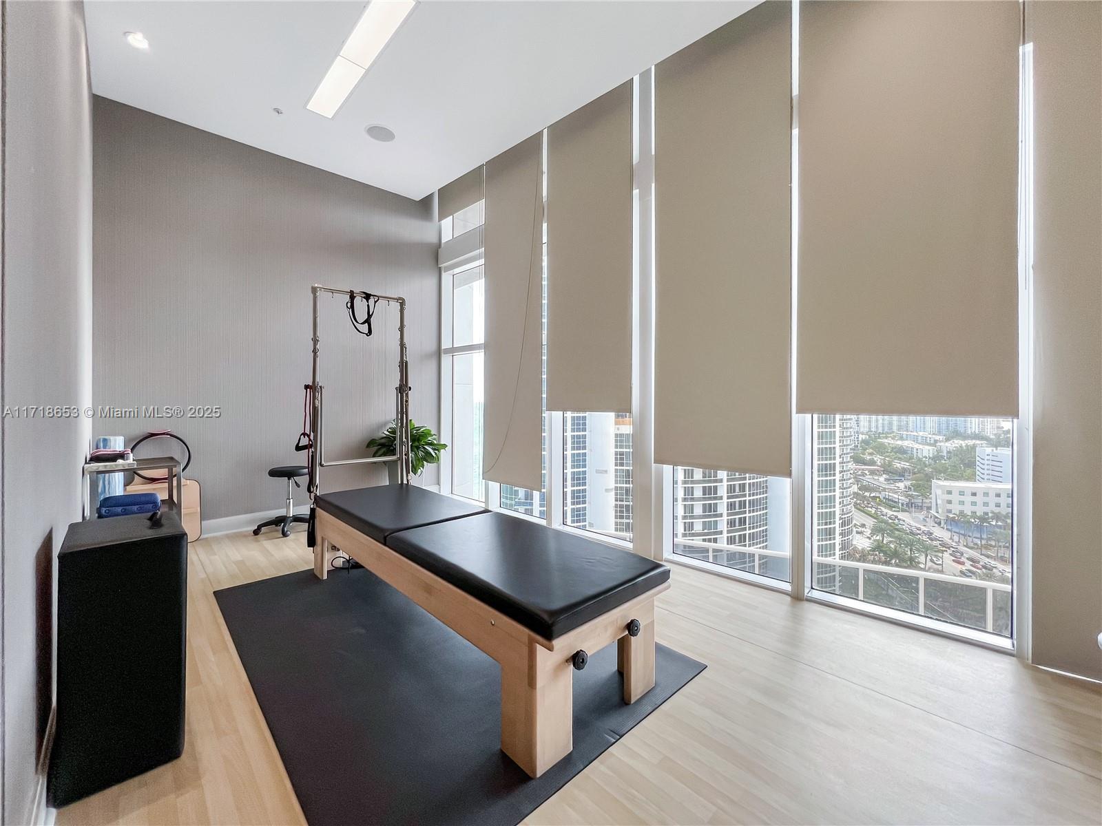 TRUMP ROYALE CONDO - Residential