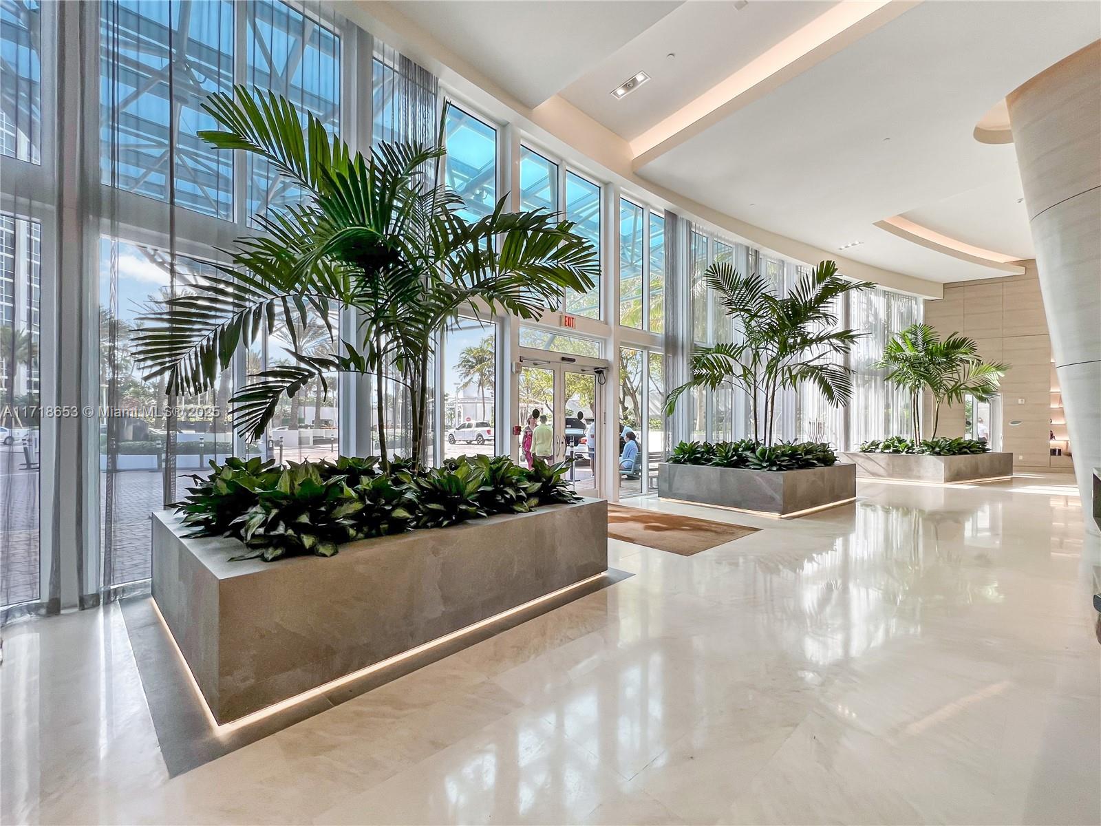 TRUMP ROYALE CONDO - Residential