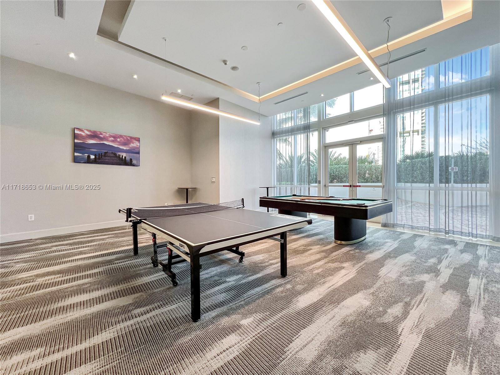 TRUMP ROYALE CONDO - Residential
