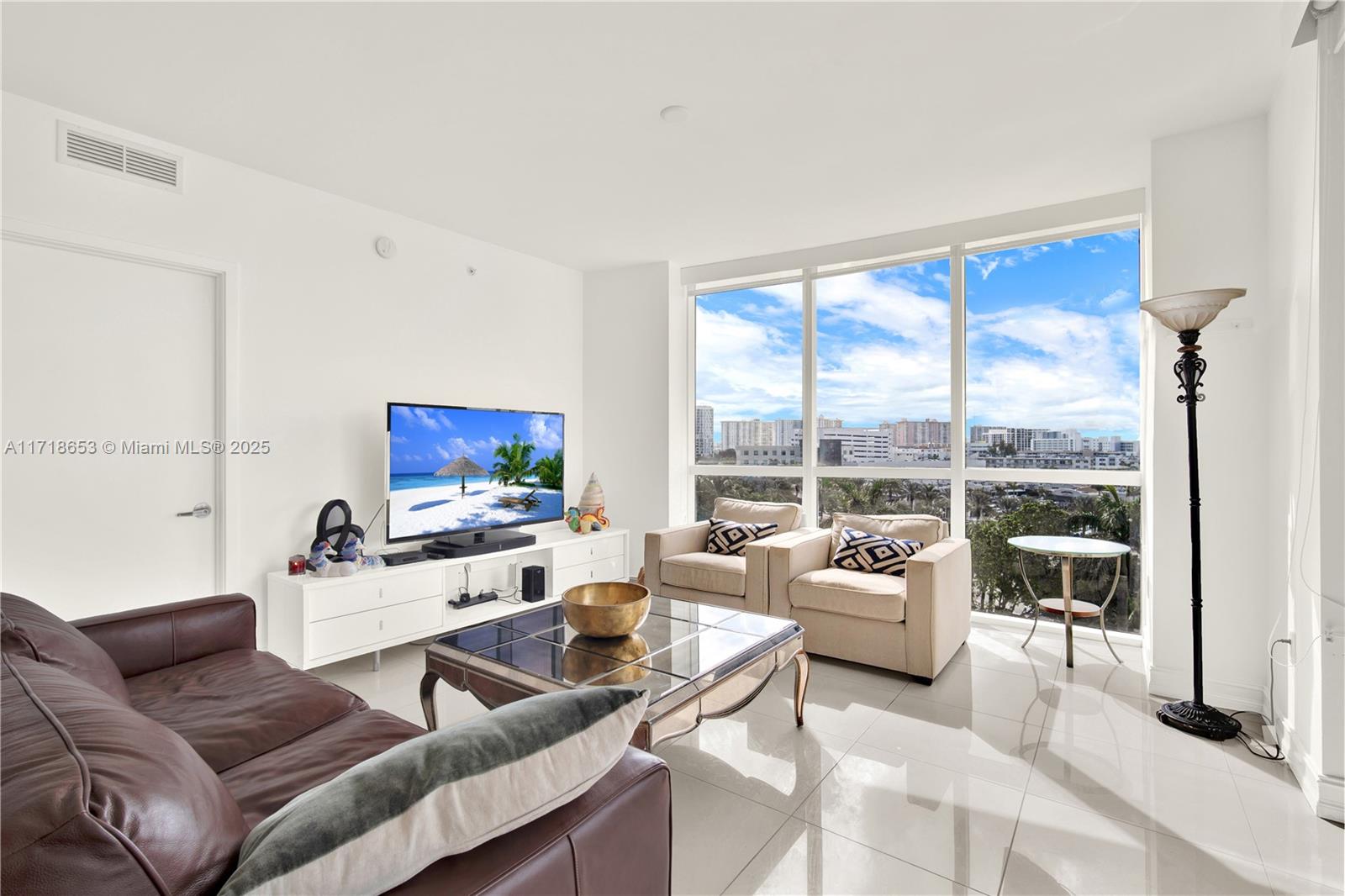 TRUMP ROYALE CONDO - Residential