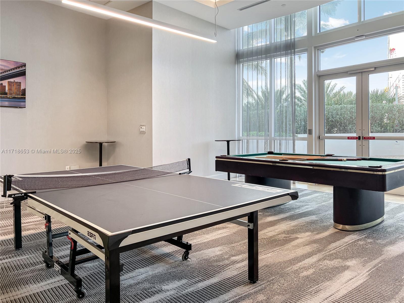 TRUMP ROYALE CONDO - Residential