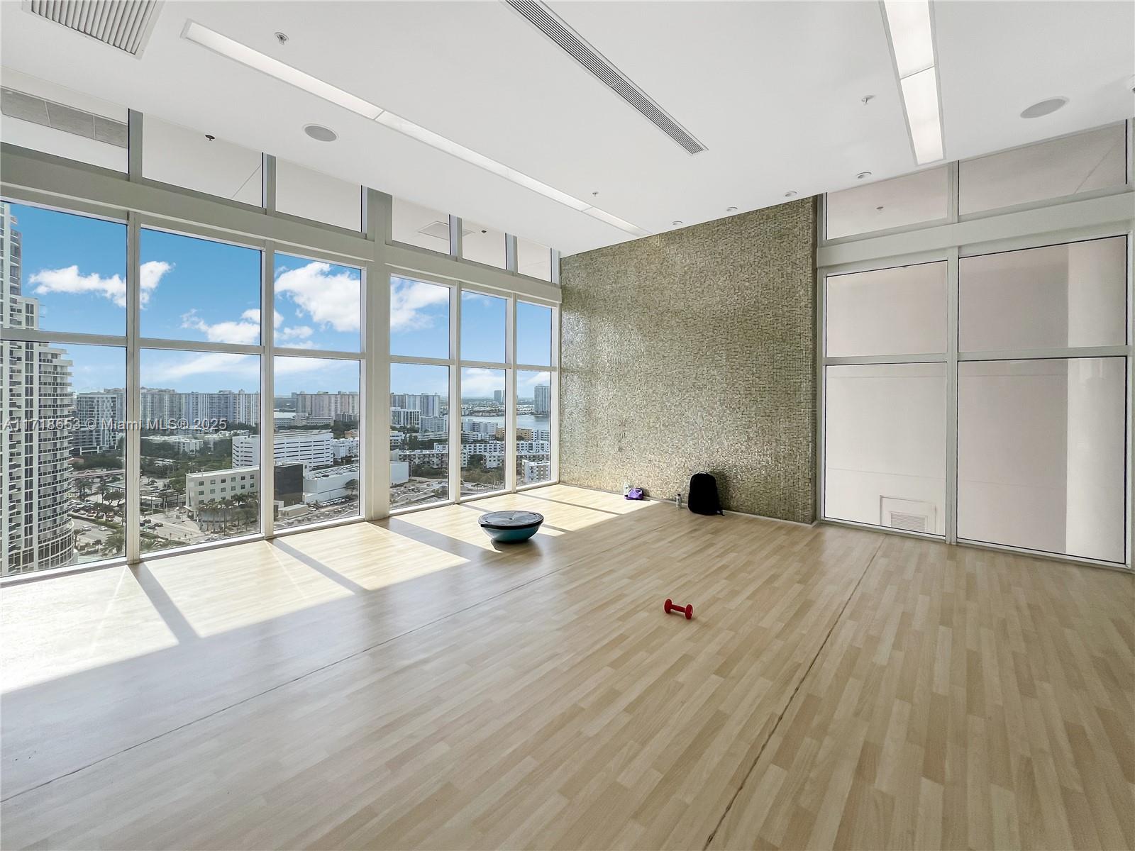 TRUMP ROYALE CONDO - Residential
