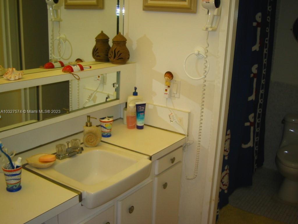 ALEXANDER TOWERS CONDO - Residential Lease