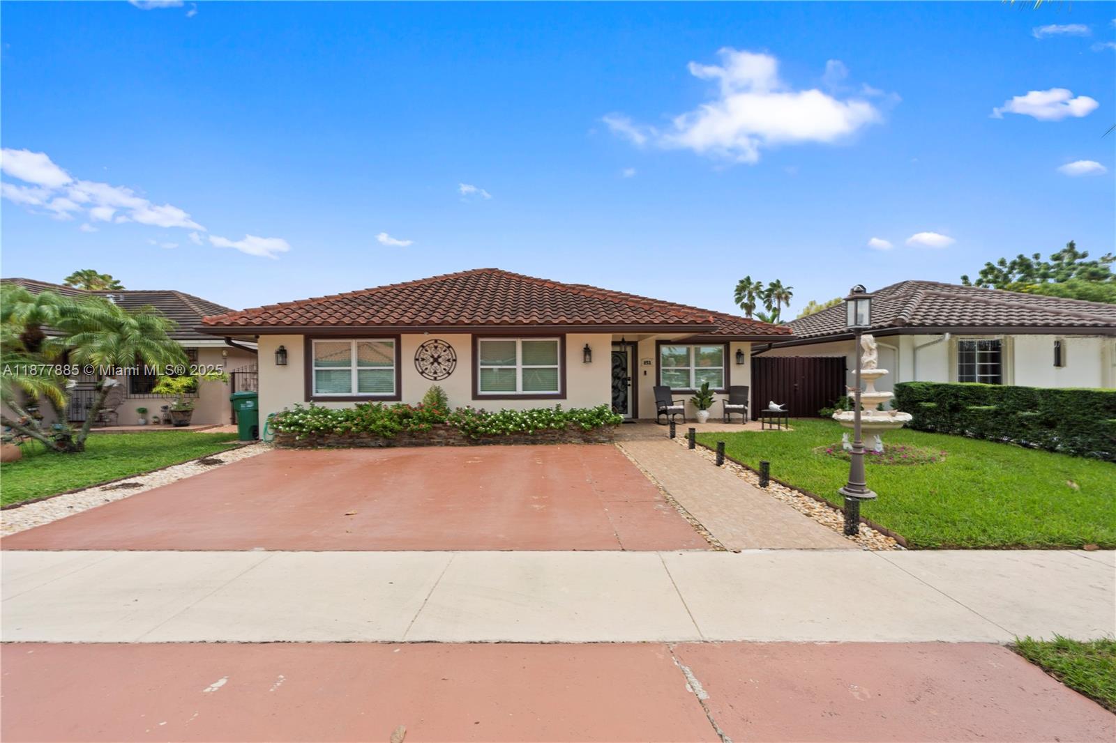 LEOMAR HOMES - Residential