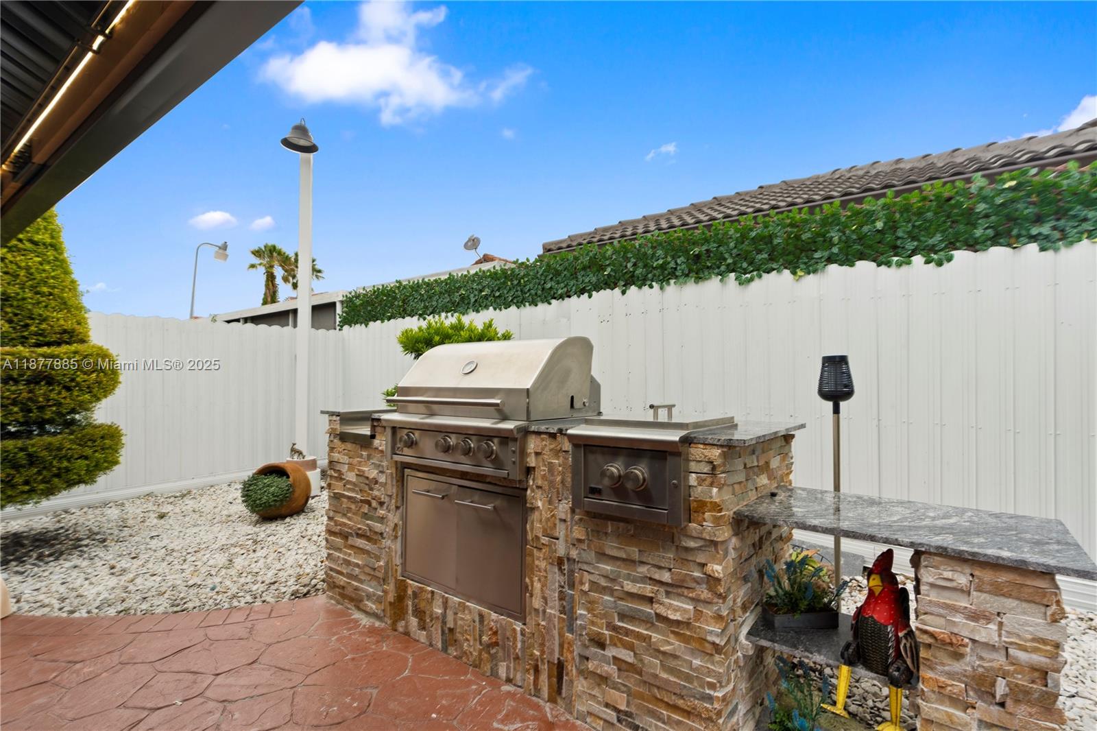 LEOMAR HOMES - Residential