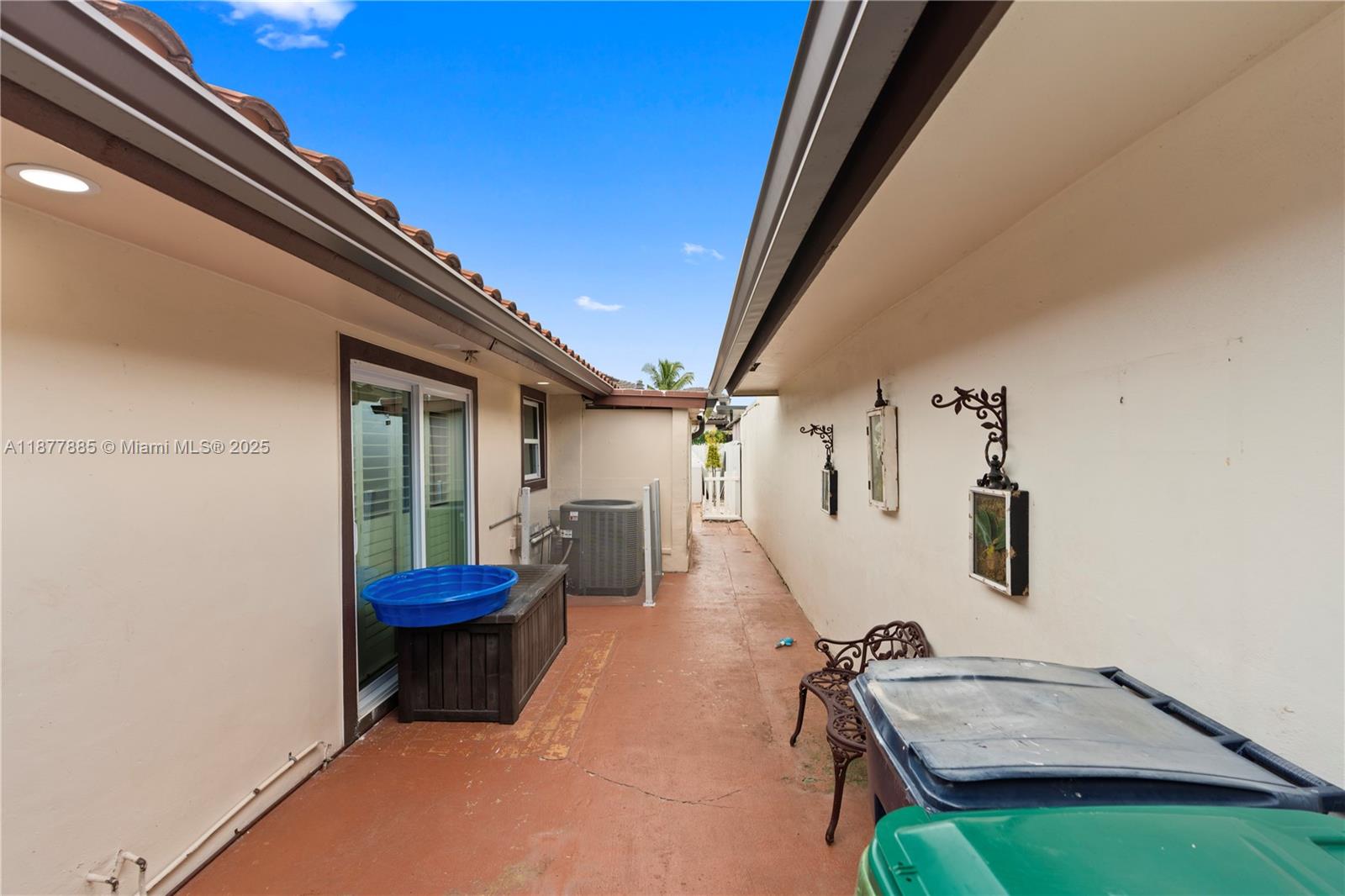 LEOMAR HOMES - Residential