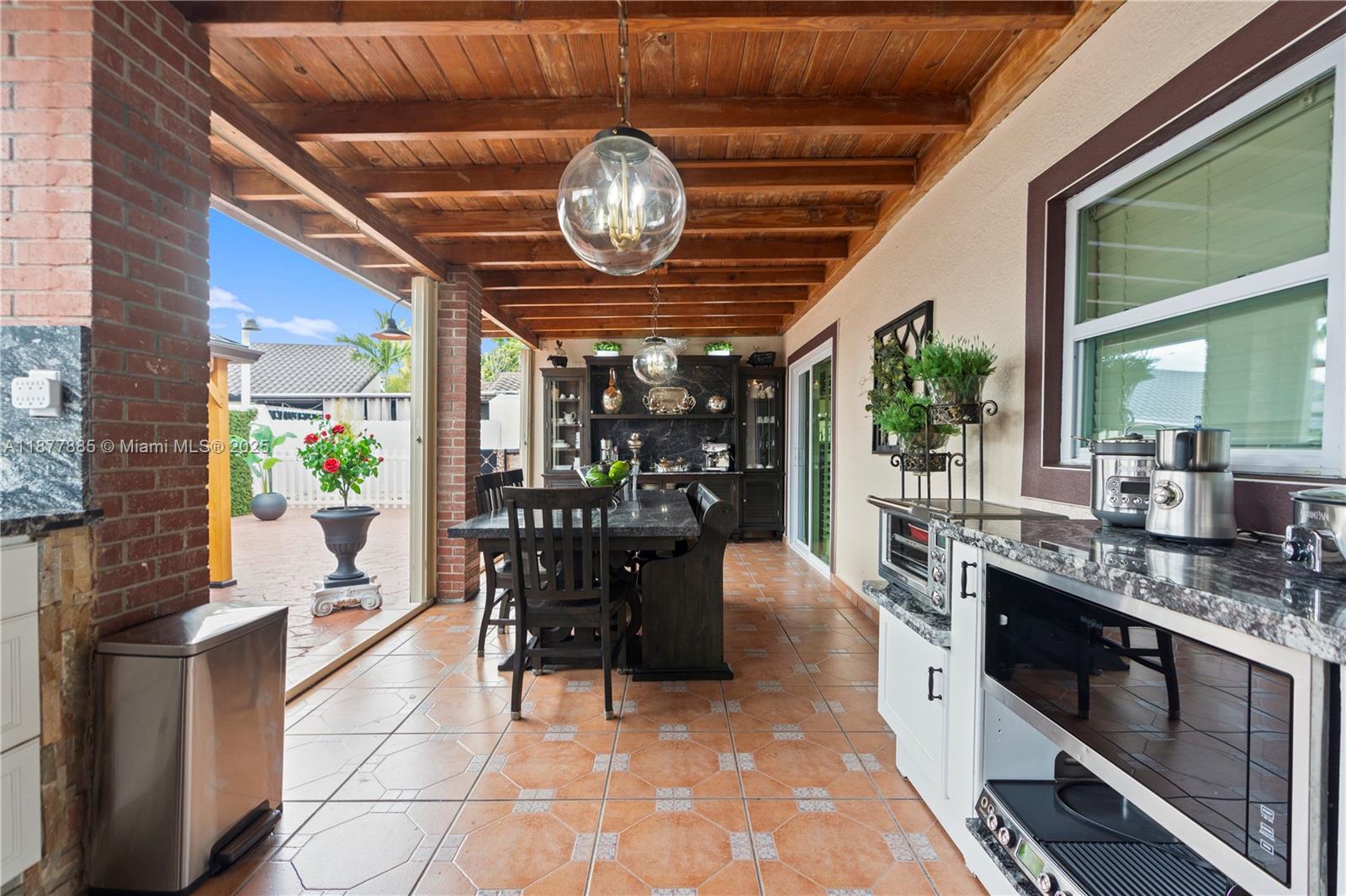 LEOMAR HOMES - Residential