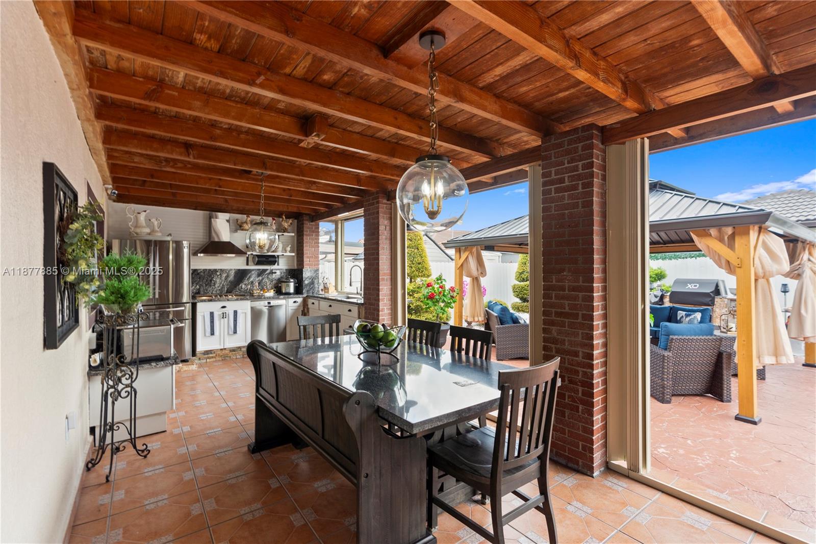 LEOMAR HOMES - Residential