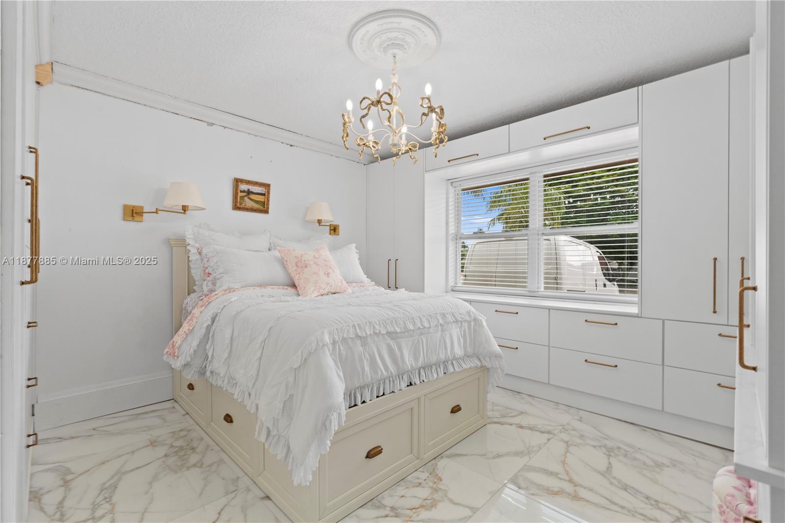 LEOMAR HOMES - Residential