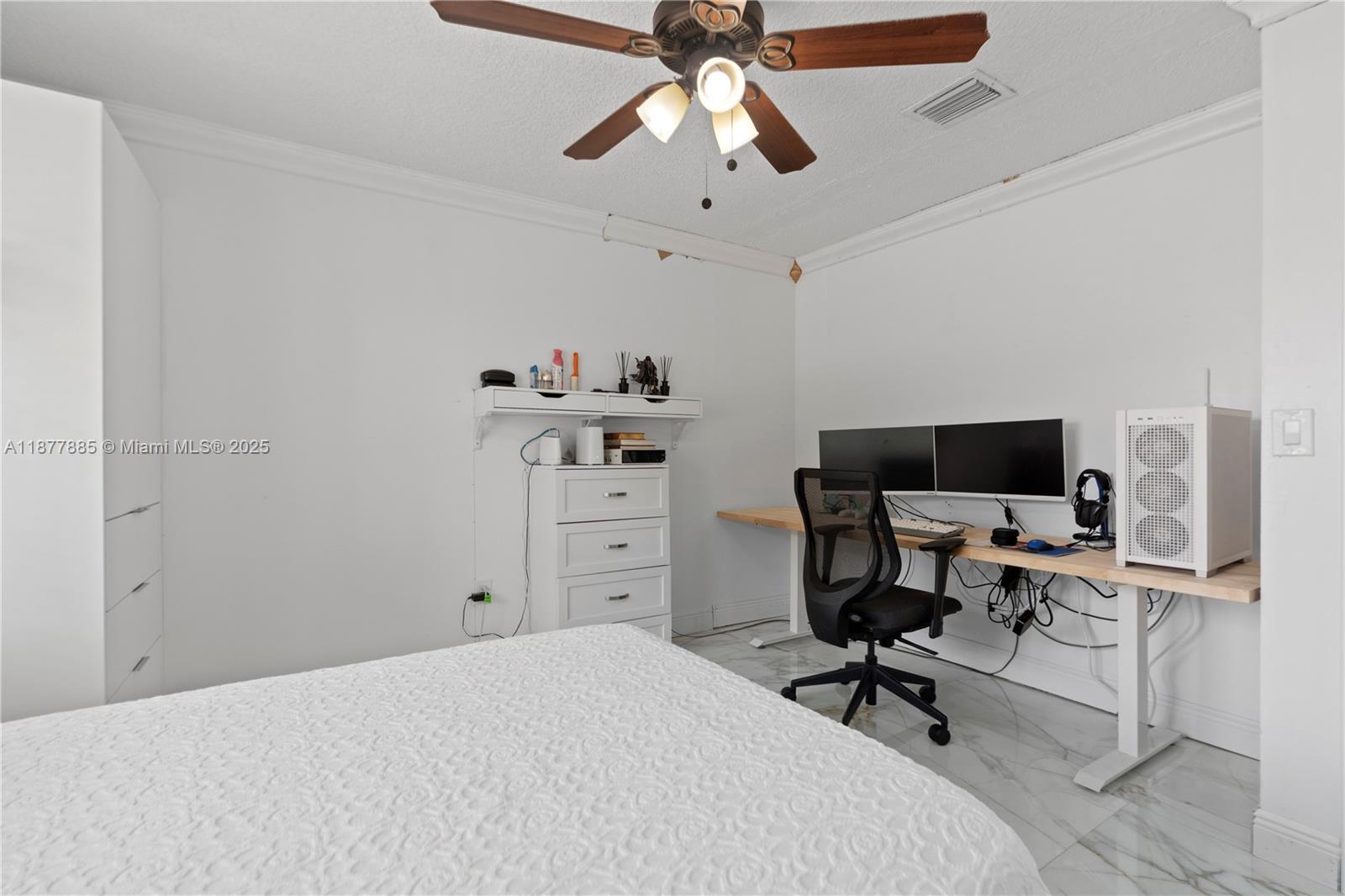 LEOMAR HOMES - Residential