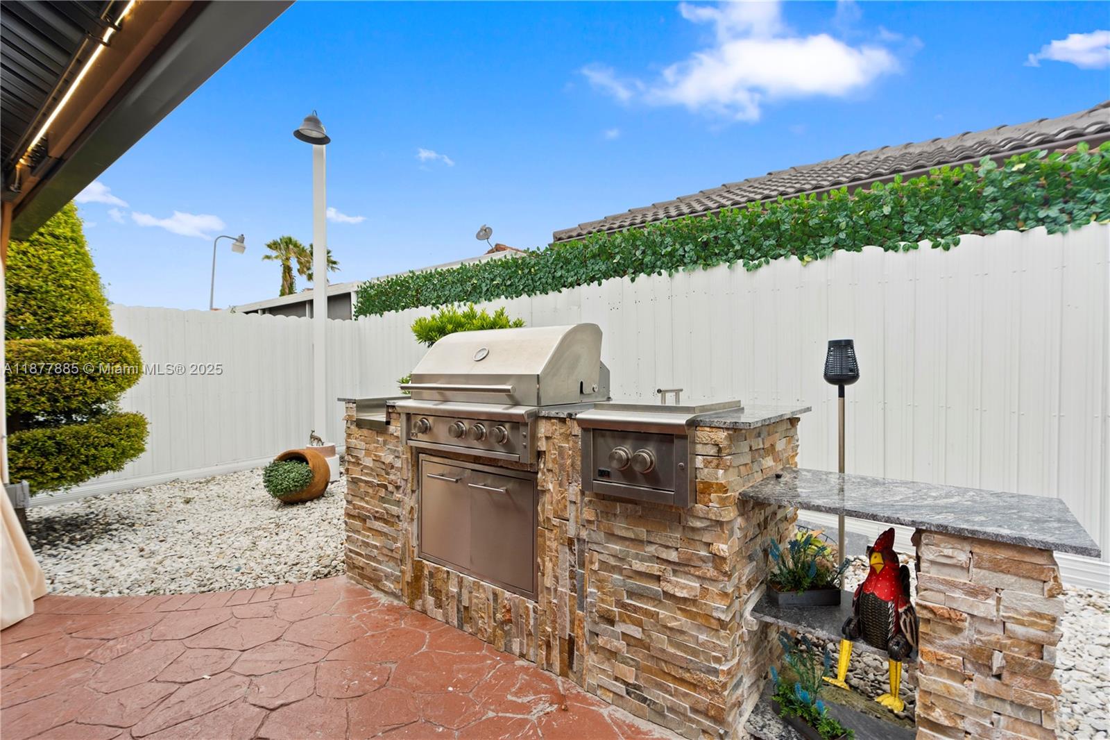 LEOMAR HOMES - Residential