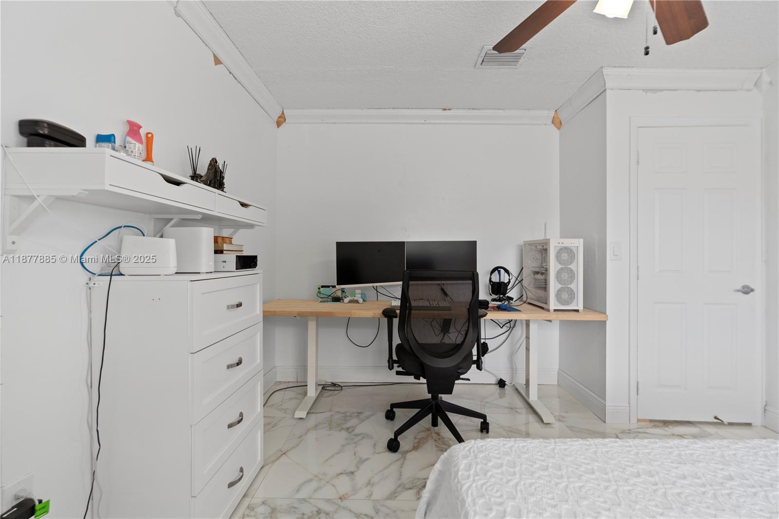 LEOMAR HOMES - Residential