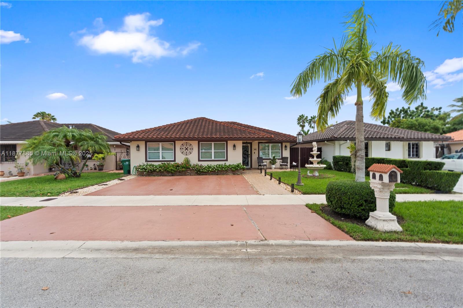 LEOMAR HOMES - Residential