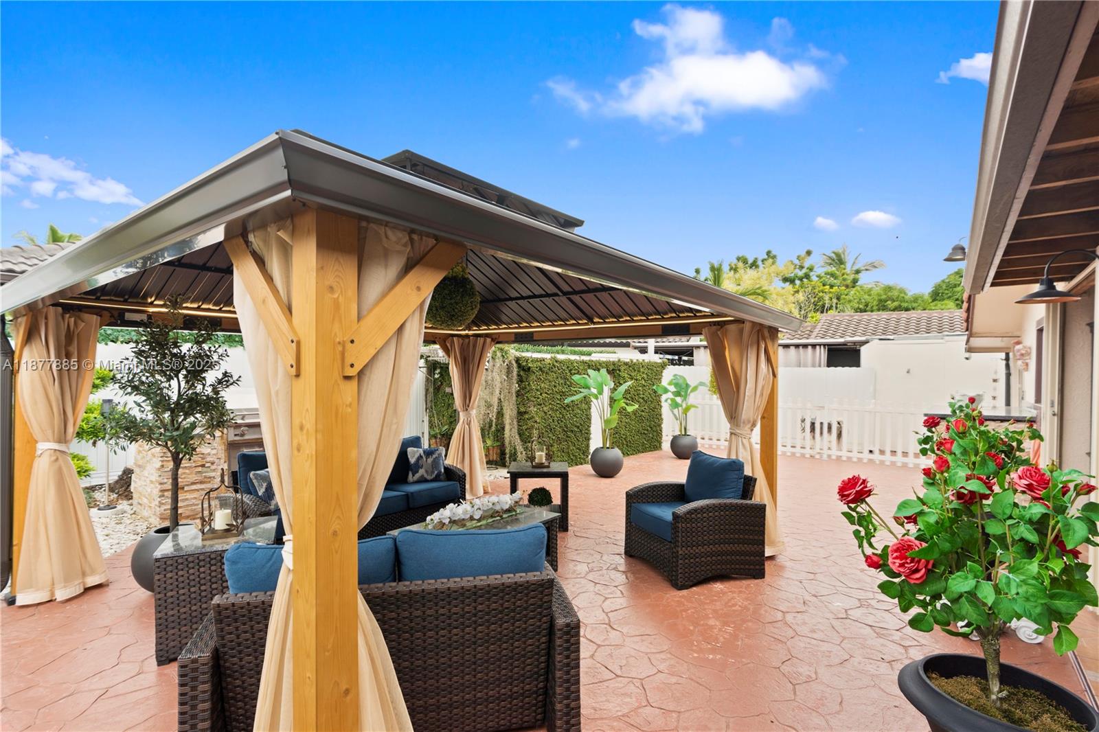 LEOMAR HOMES - Residential