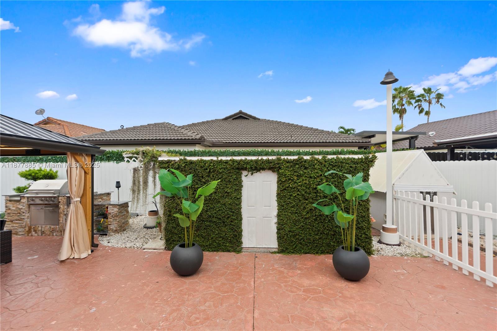 LEOMAR HOMES - Residential