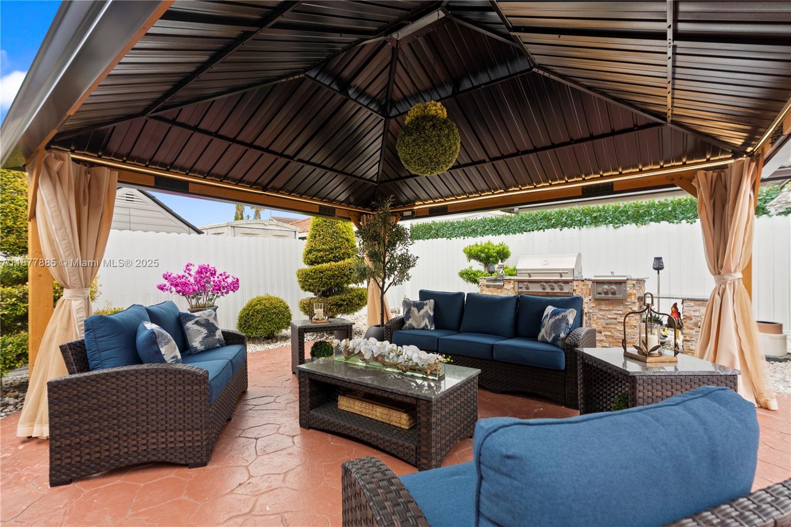 LEOMAR HOMES - Residential