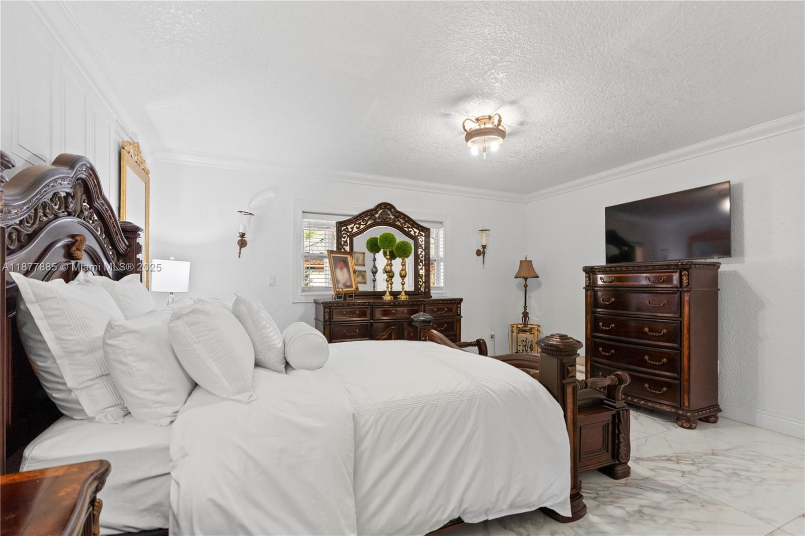 LEOMAR HOMES - Residential