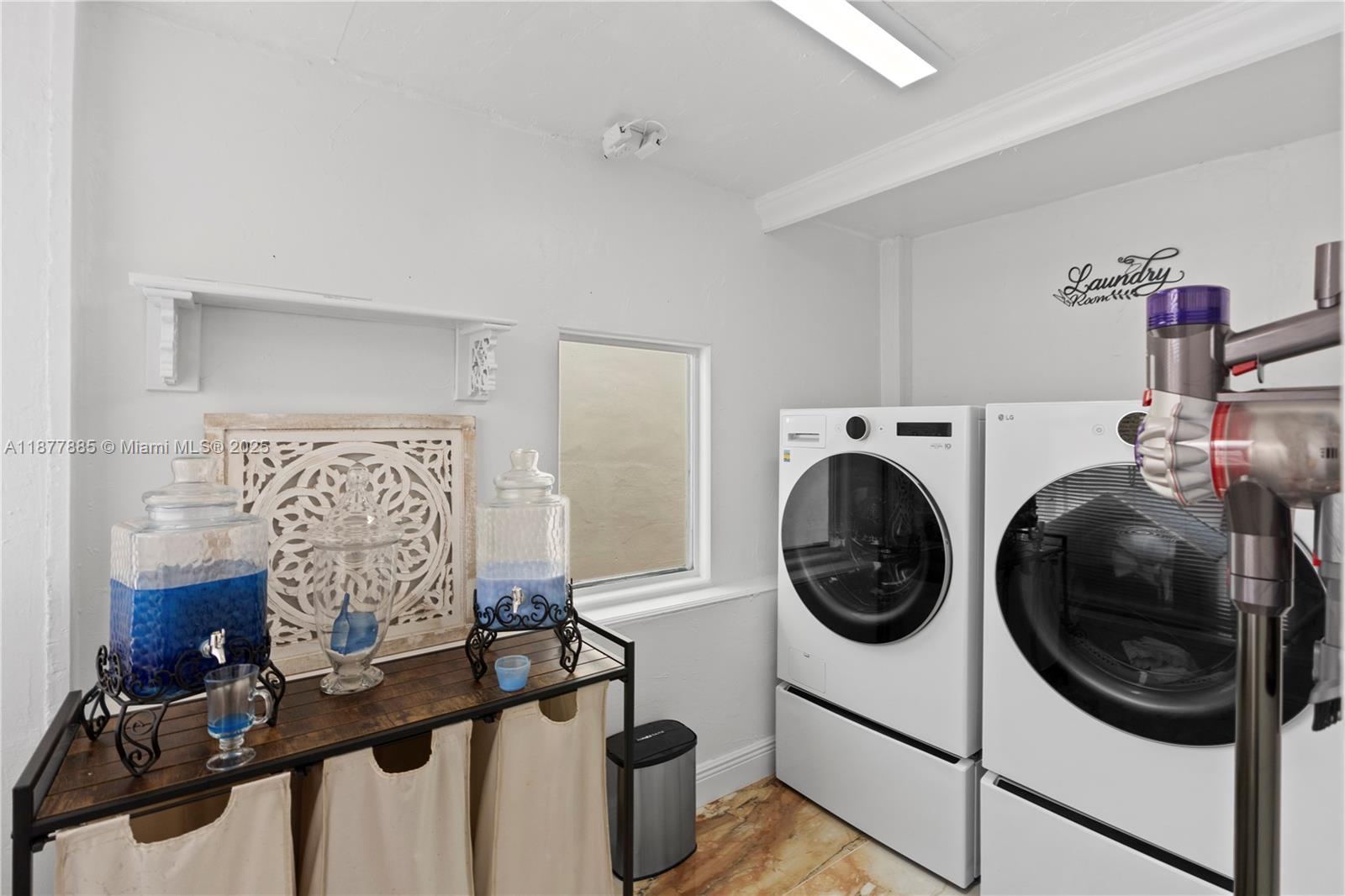 LEOMAR HOMES - Residential