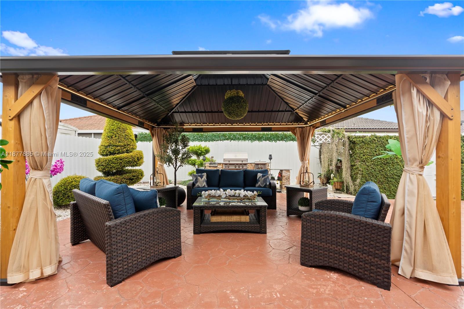 LEOMAR HOMES - Residential