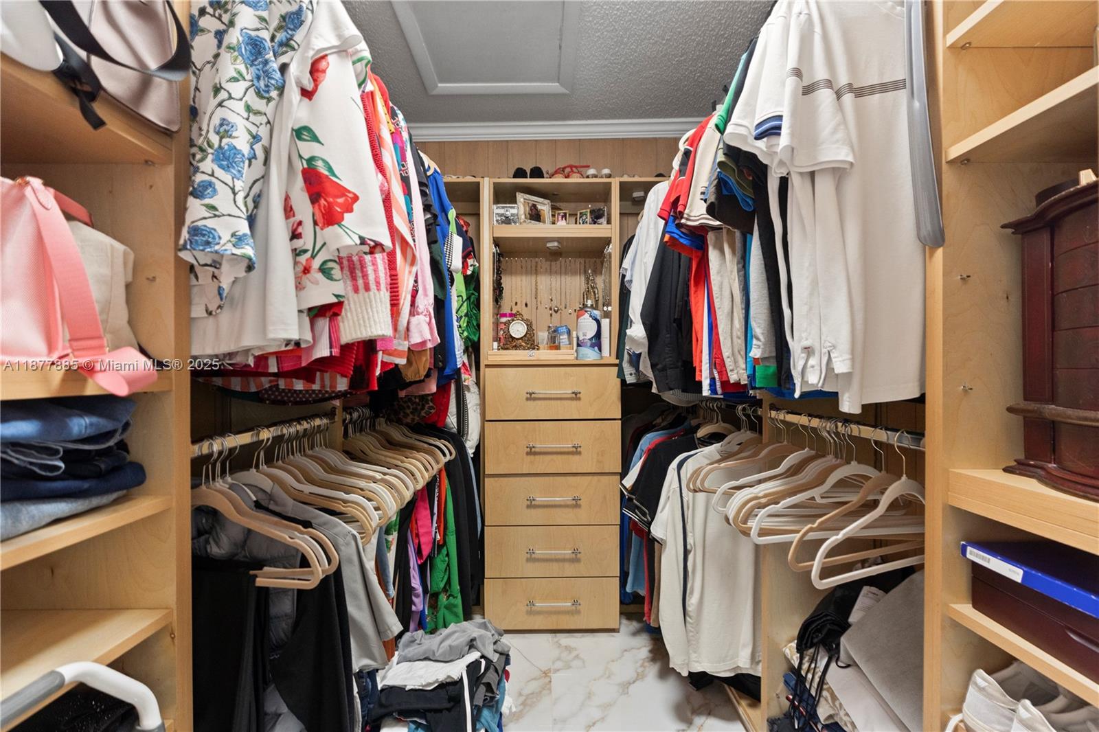 LEOMAR HOMES - Residential