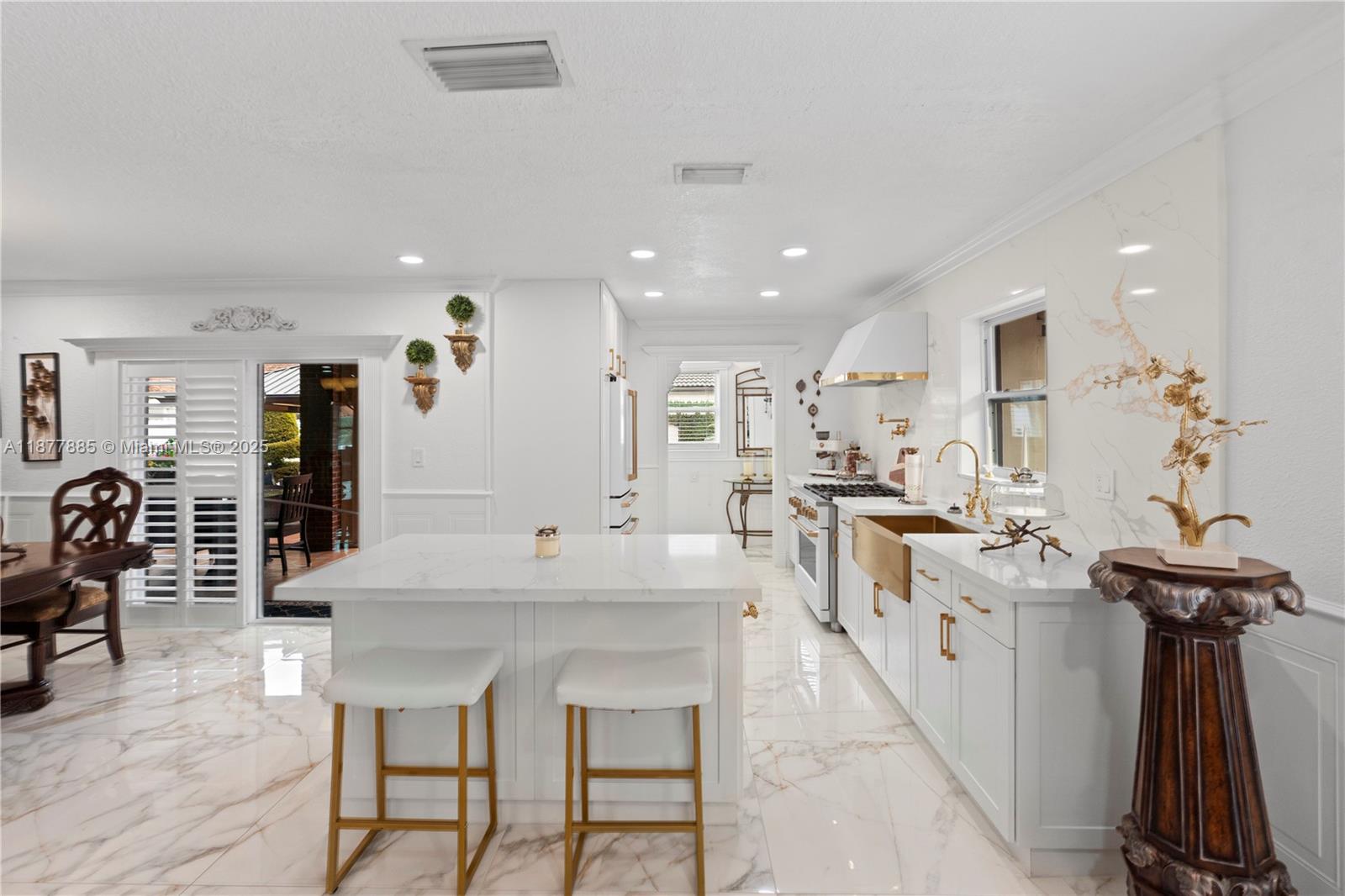 LEOMAR HOMES - Residential