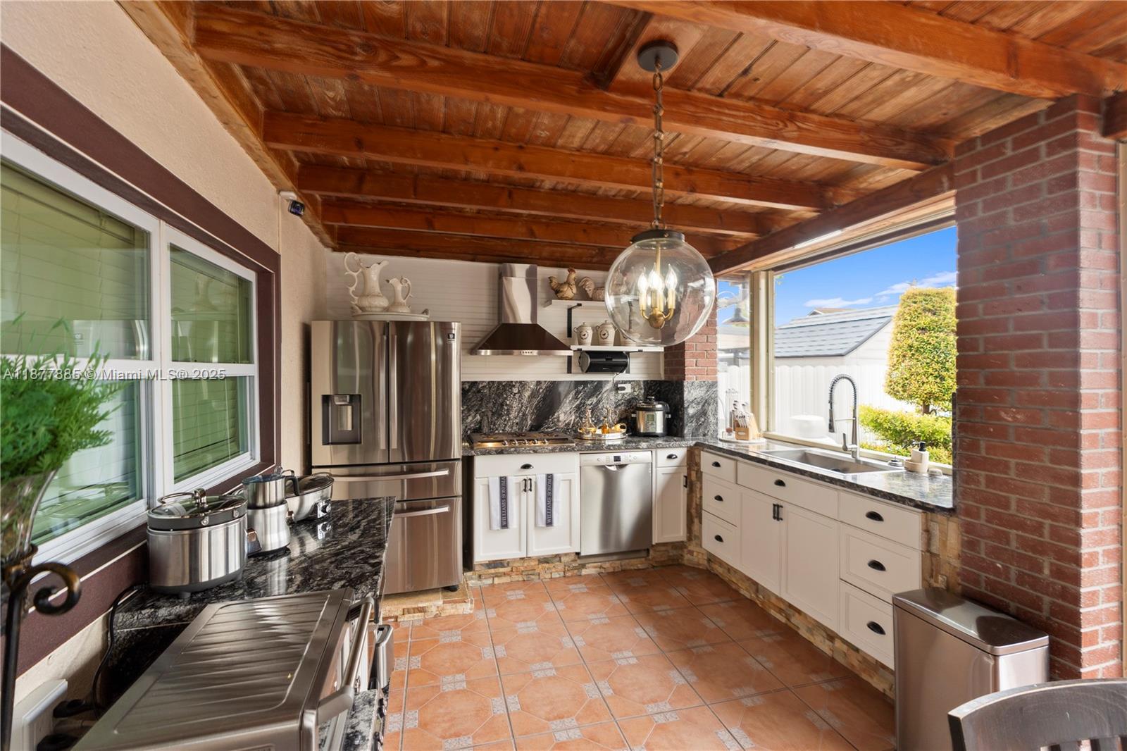 LEOMAR HOMES - Residential