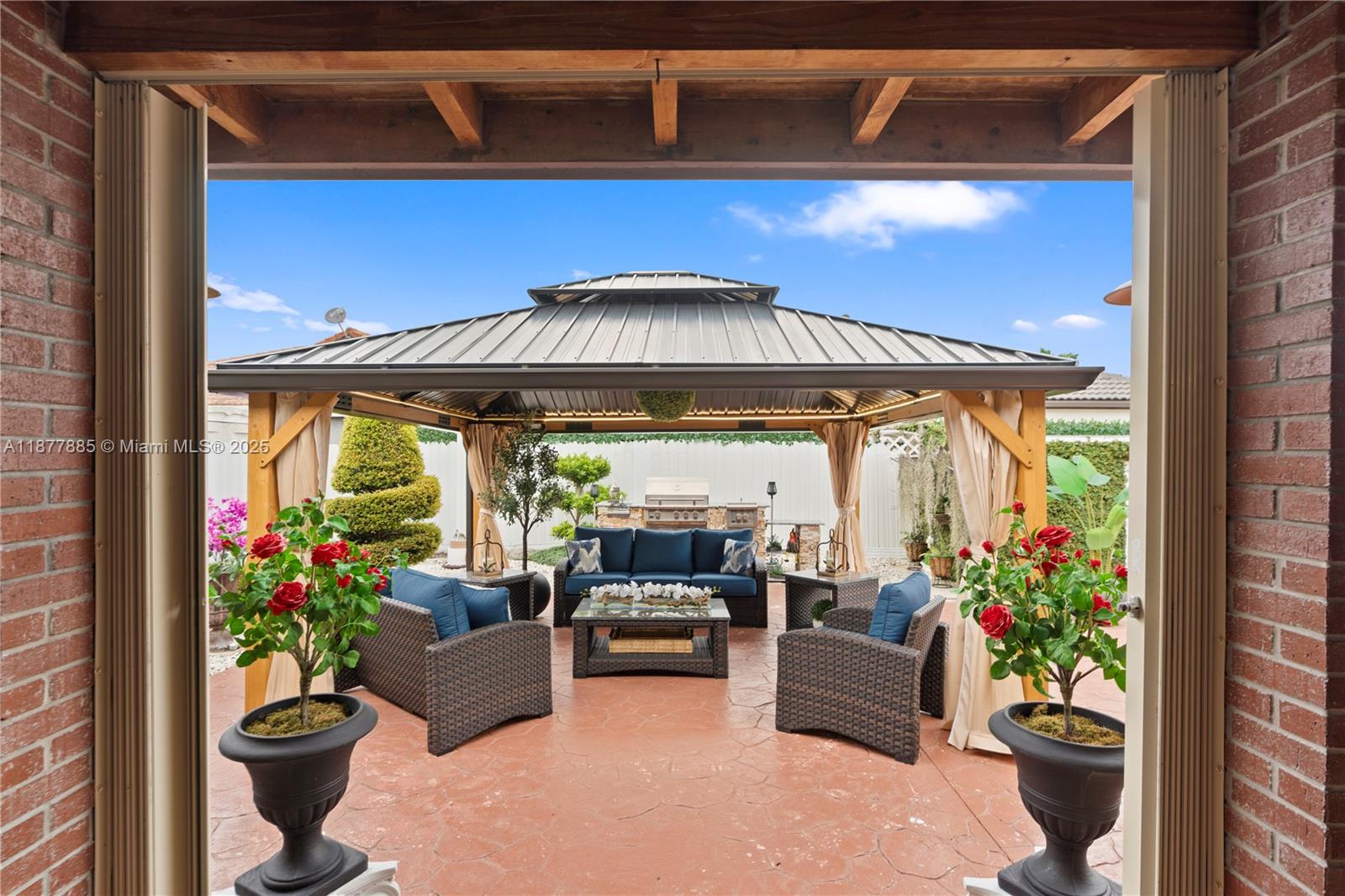 LEOMAR HOMES - Residential