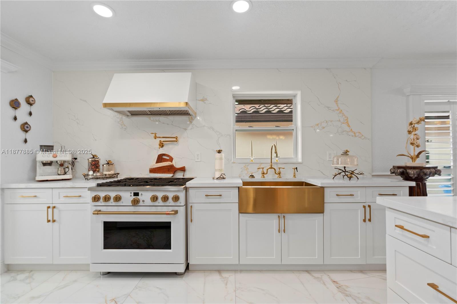 LEOMAR HOMES - Residential