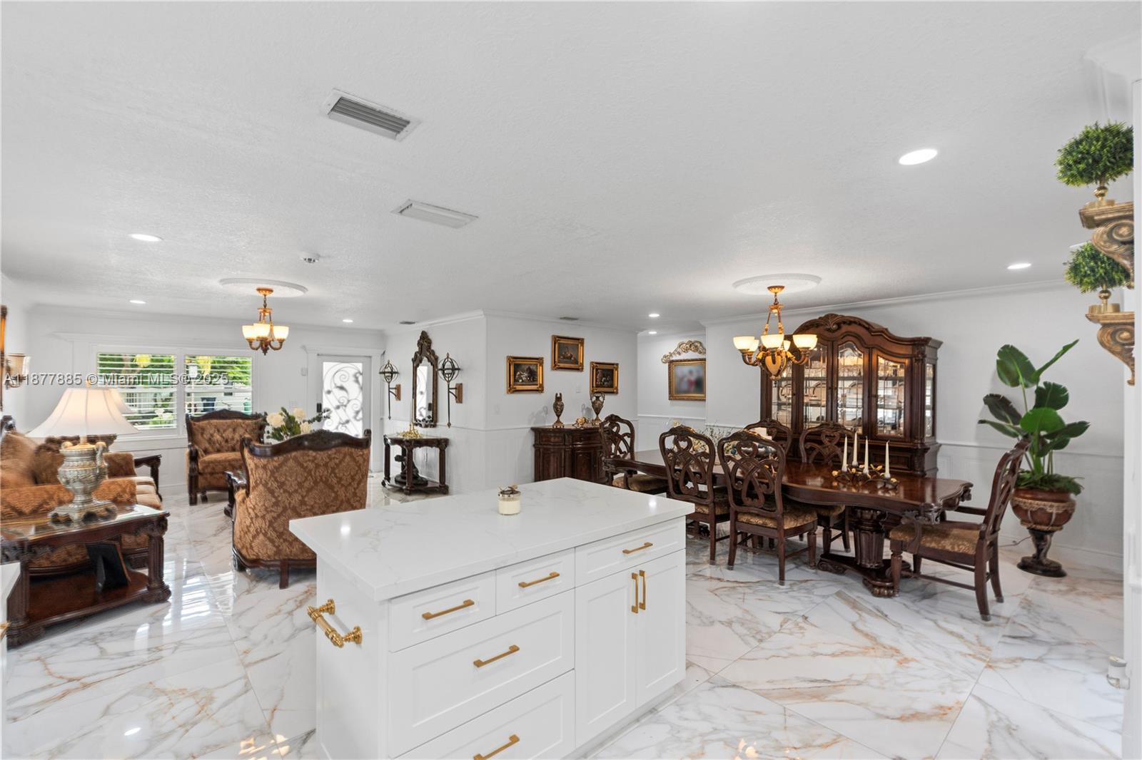 LEOMAR HOMES - Residential