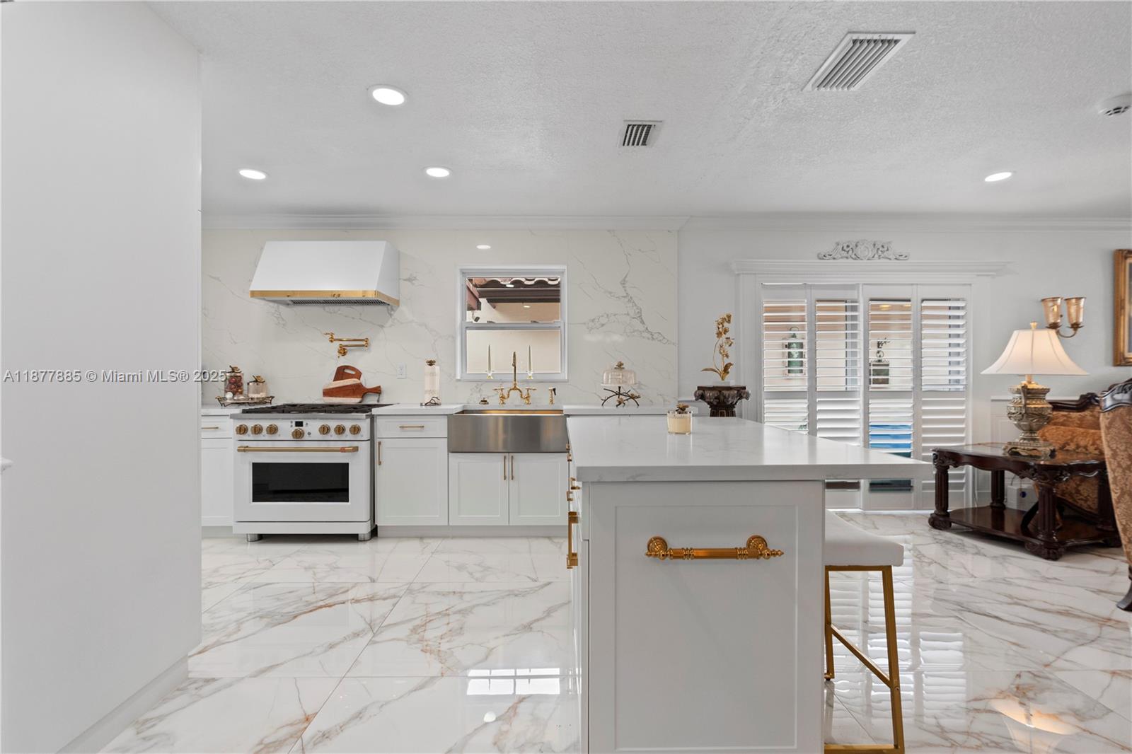 LEOMAR HOMES - Residential